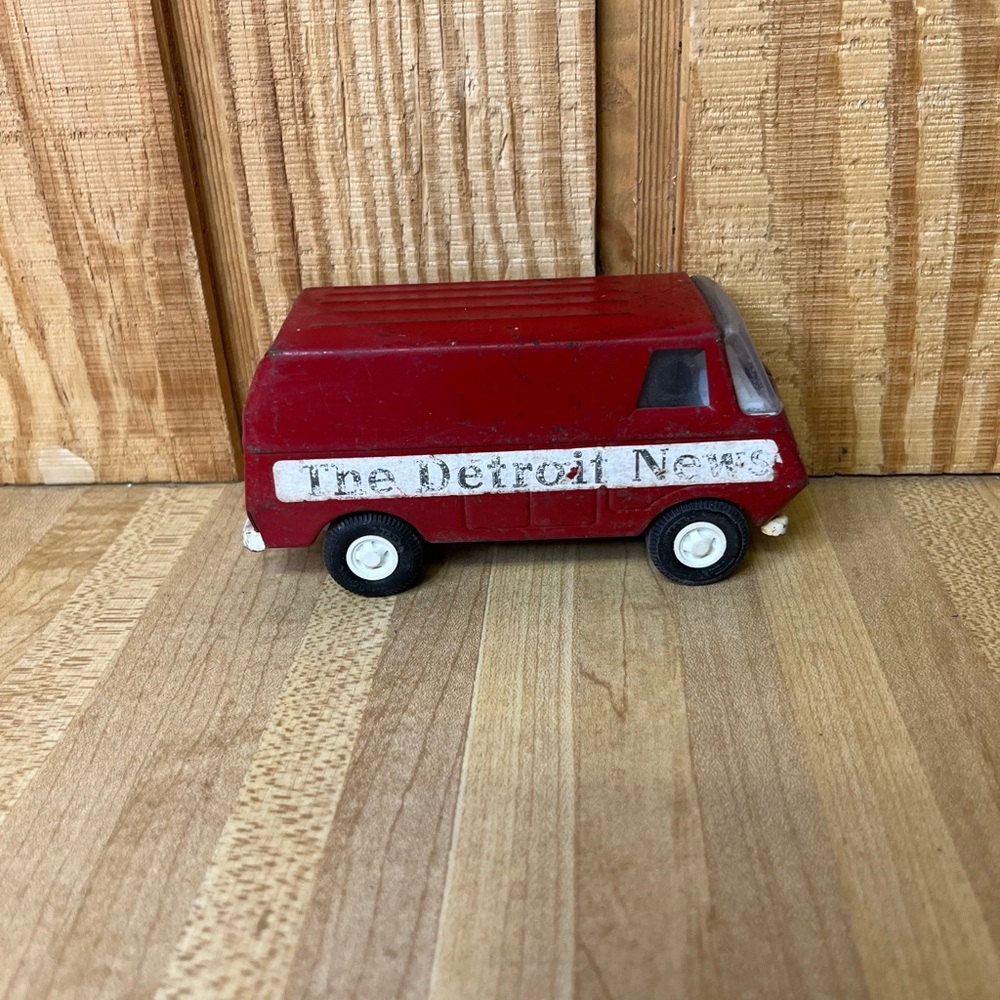 Vintage Original Tonka Pressed Steel The Detroit News Toy Van